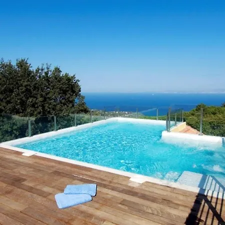 Sleeps 10 Pontone