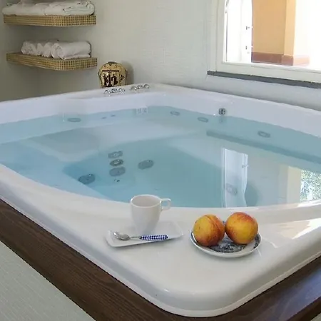Sleeps 10 Villa *