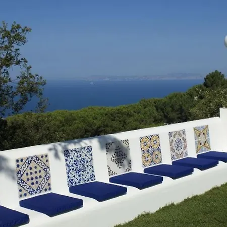 Villa Sleeps 10 *