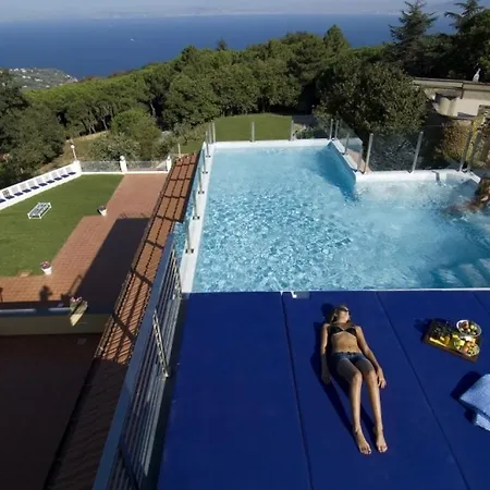 Sleeps 10 Villa Pontone