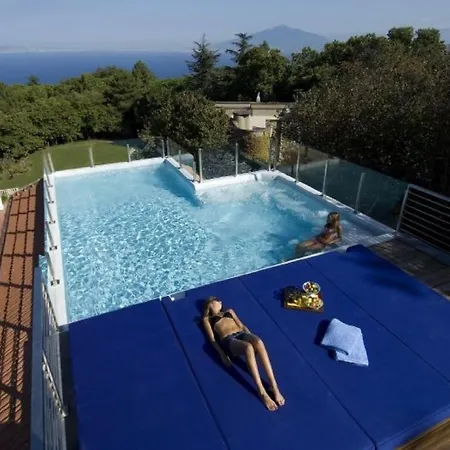 Sleeps 10 Villa *