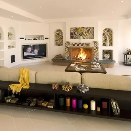 Villa Sleeps 10