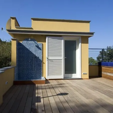 Villa Sleeps 10 Pontone