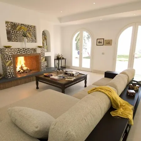 Sleeps 10 *