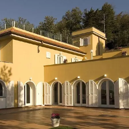 Sleeps 10 * Pontone