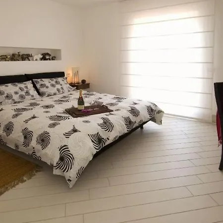 Sleeps 10 * Pontone