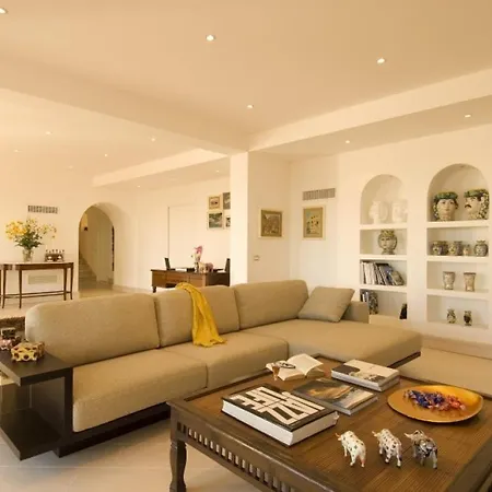 Sleeps 10 Villa