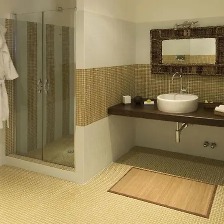 Sleeps 10 Villa *