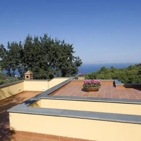 Sleeps 10 * Pontone