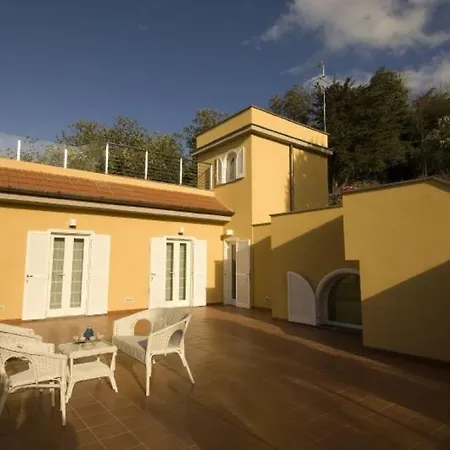 Sleeps 10 * Pontone