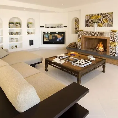 Sleeps 10 Villa Pontone